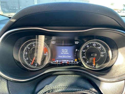 Used 2019 Jeep Cherokee Limited AWD/4WD image 15