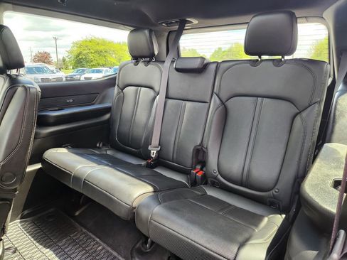 Used 2024 Jeep Wagoneer Series II AWD/4WD image 18