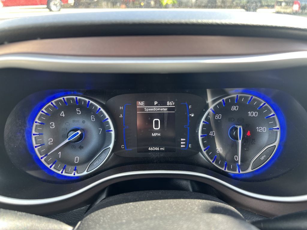 Used 2023 Chrysler Voyager LX FWD image 9