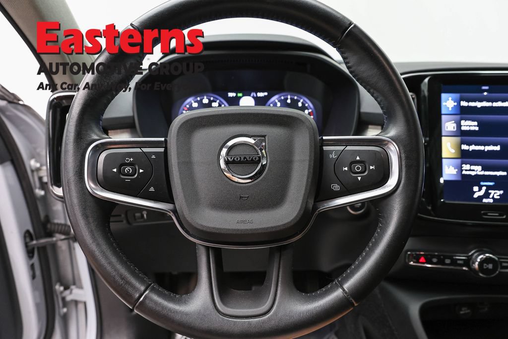 Used 2021 Volvo XC40 T4 Momentum FWD image 11
