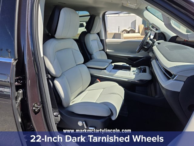 New 2026 Lincoln Navigator Premiere AWD/4WD image 14