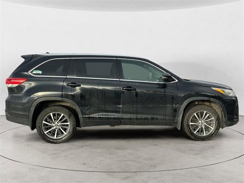 Used 2018 Toyota Highlander XLE image 6