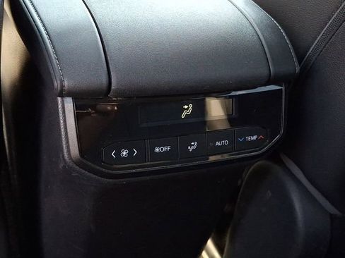 Certified 2021 Toyota Highlander Limited AWD/4WD image 12