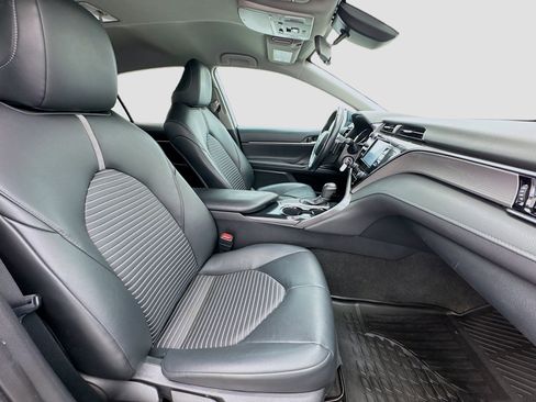 Used 2019 Toyota Camry SE image 18