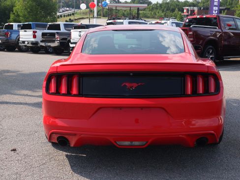 Used 2016 Ford Mustang Coupe RWD image 4