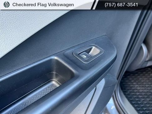 Used 2025 Volkswagen Taos SE FWD image 25