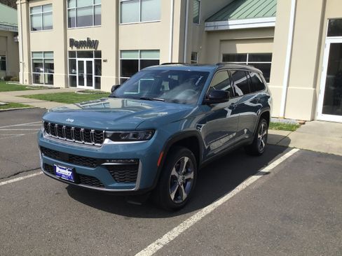 New 2026 Jeep Grand Cherokee L Limited AWD/4WD image 3