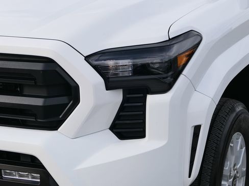 Used 2025 Toyota Tacoma SR5 image 10