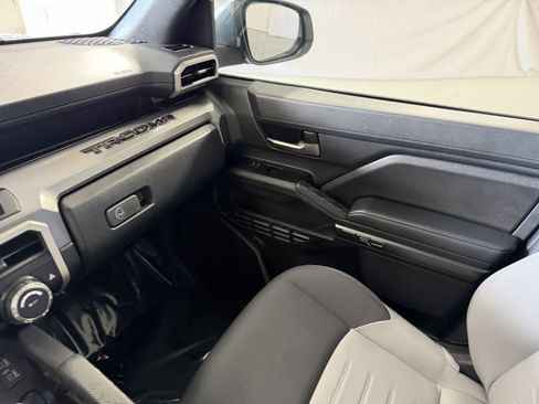 Used 2024 Toyota Tacoma TRD Sport AWD/4WD image 25