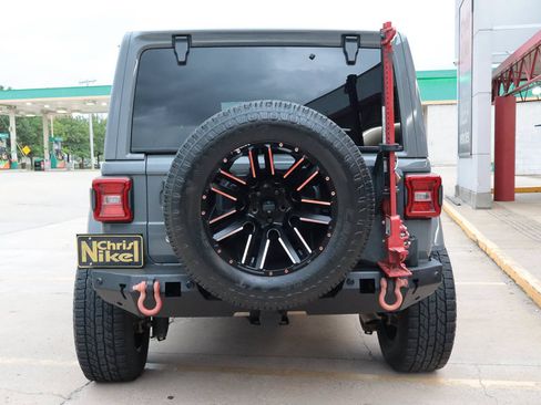 Used 2019 Jeep Wrangler Unlimited Sahara AWD/4WD image 14
