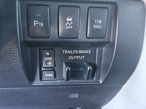 Used 2016 Toyota Tundra SR5 w/ TRD Off Road Package image 21