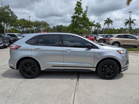 Used 2024 Ford Edge SE w/ Black Appearance Package AWD/4WD image 3