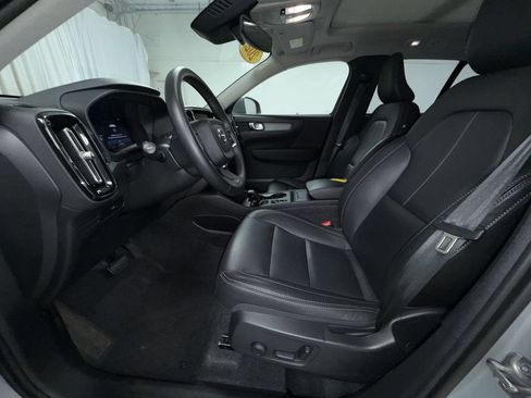 Used 2025 Volvo XC40 B5 Core AWD/4WD image 12