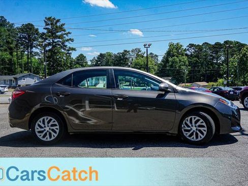 Used 2018 Toyota Corolla LE w/ Carpet Mat Package (TMS) FWD image 2