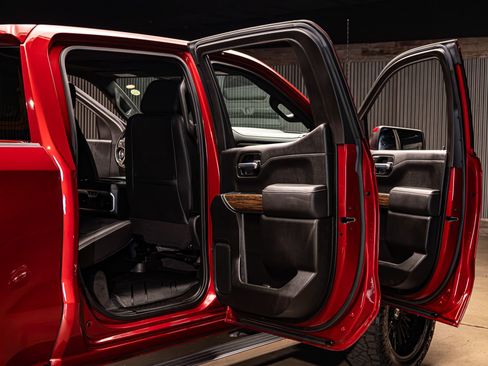 Used 2020 Chevrolet Silverado 1500 High Country w/ Technology Package image 31