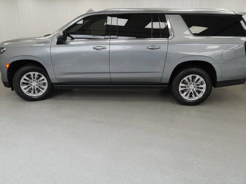 Used 2023 Chevrolet Suburban High Country AWD/4WD image 5