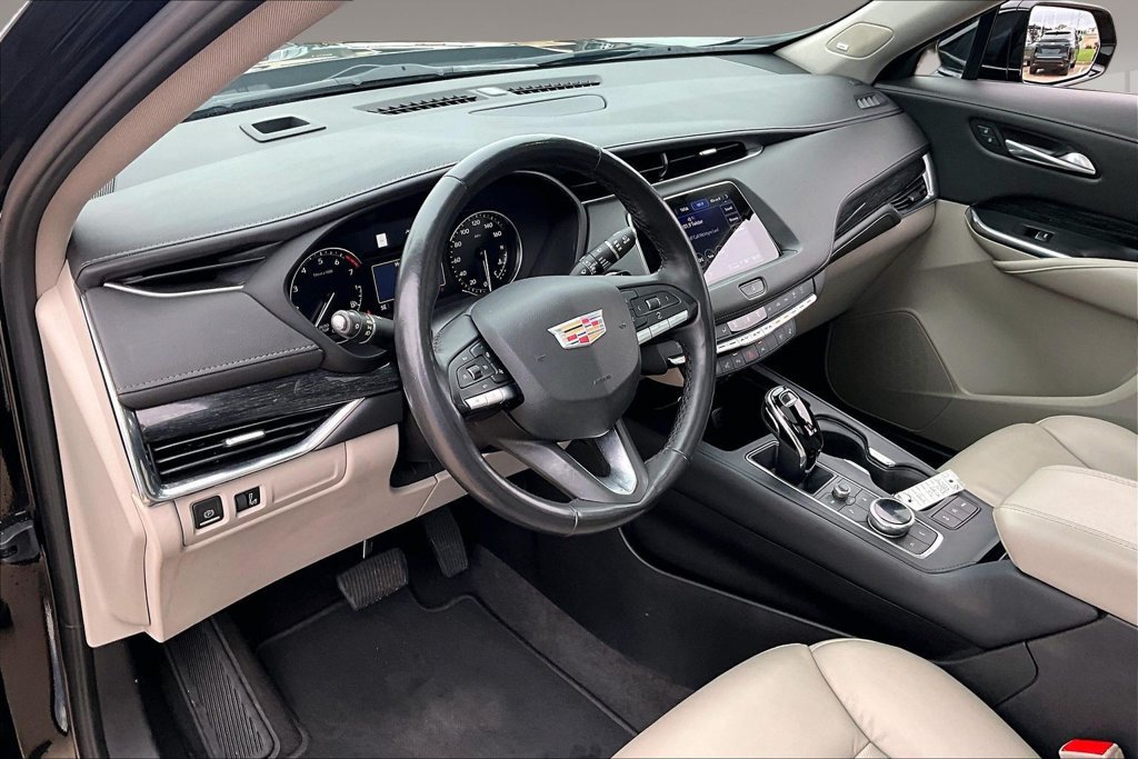 Used 2023 Cadillac XT4 Premium Luxury w/ Enhanced Visibility Package FWD image 13