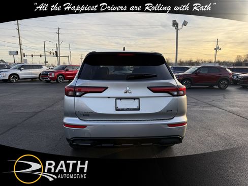 Used 2024 Mitsubishi Outlander SEL Black Edition image 8