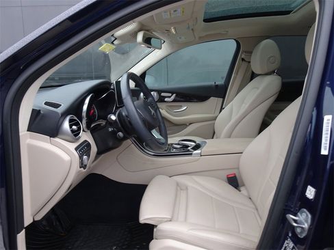 Used 2019 Mercedes-Benz GLC 300 4MATIC image 8