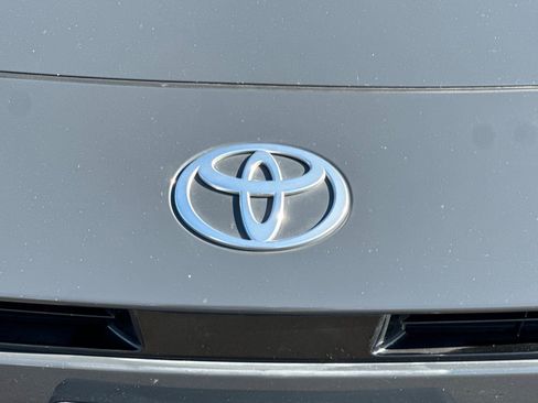 Used 2025 Toyota Camry XSE FWD image 37