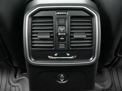 Certified 2026 Porsche Macan image 8