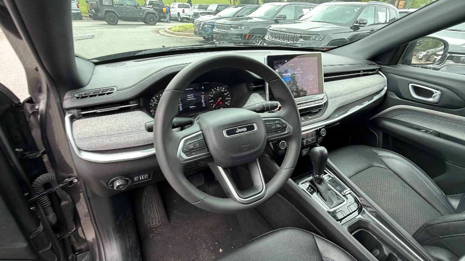 Used 2024 Jeep Compass Latitude AWD/4WD image 24