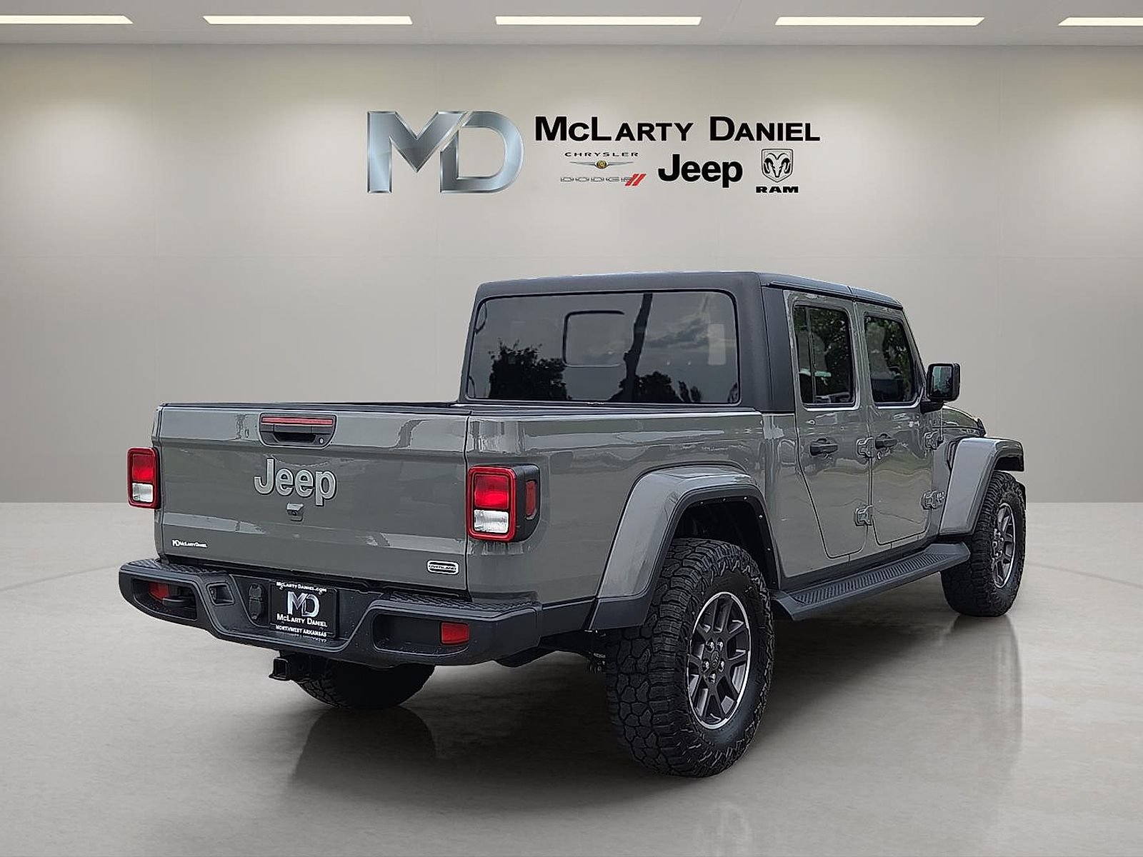 Used 2022 Jeep Gladiator Overland w/ Popular Equipment Package AWD/4WD image 5