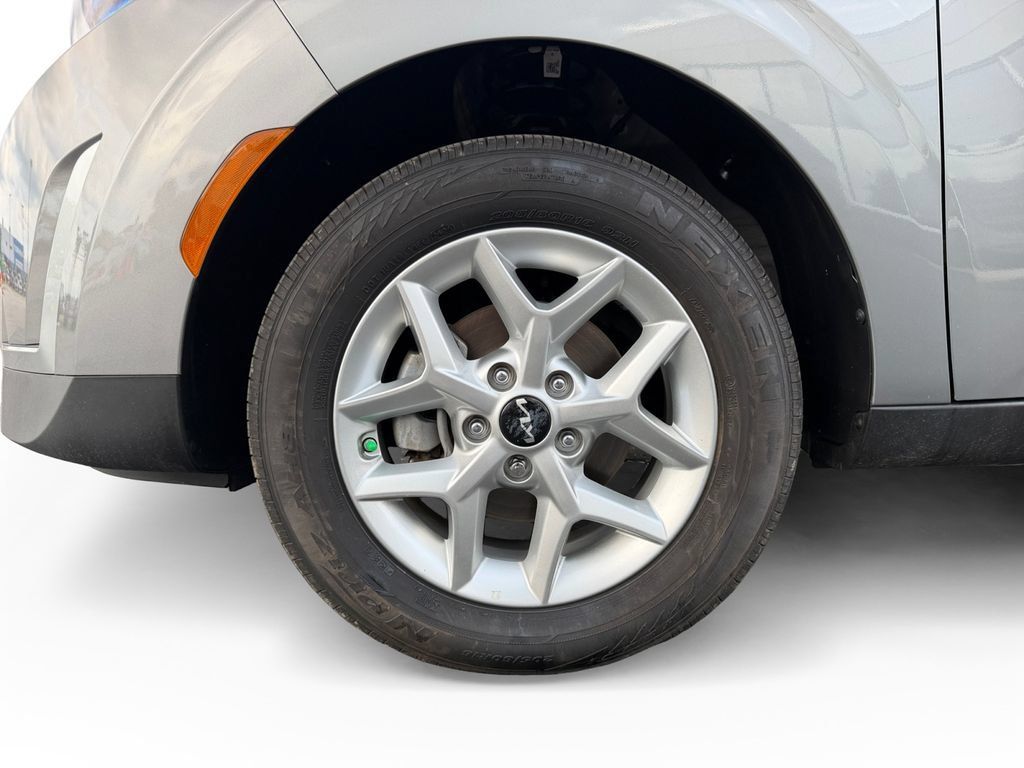 Used 2025 Kia Soul LX w/ LX Technology Package FWD image 30