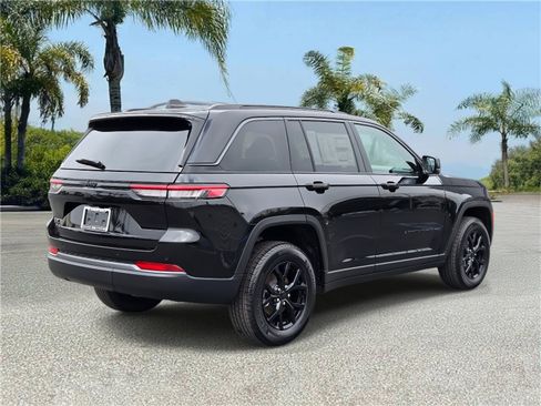 New 2026 Jeep Grand Cherokee Altitude image 4