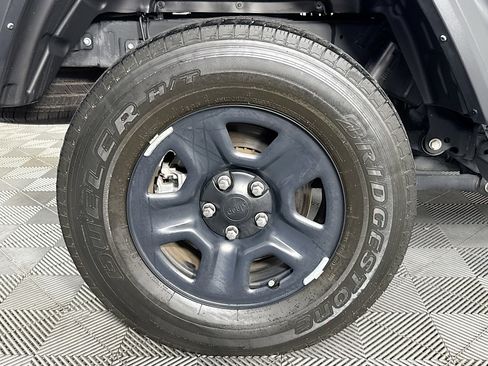 Used 2022 Jeep Gladiator Sport image 32