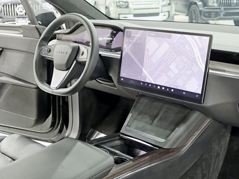 Used 2023 Tesla Model X image 33