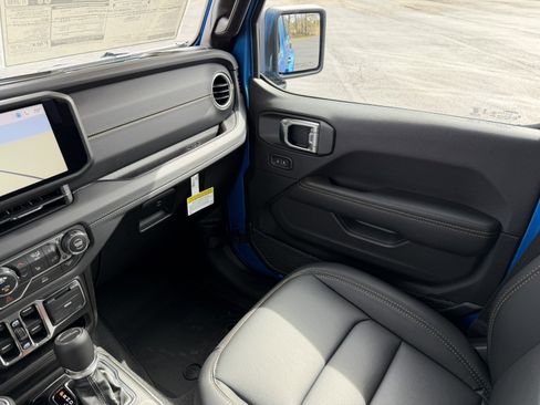 New 2026 Jeep Gladiator Sport AWD/4WD image 24