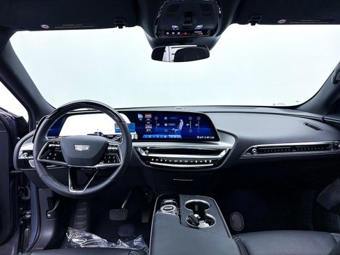 Used 2024 Cadillac Lyriq Sport RWD image 32