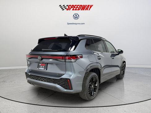 New 2025 Volkswagen Tiguan SE R-Line image 7