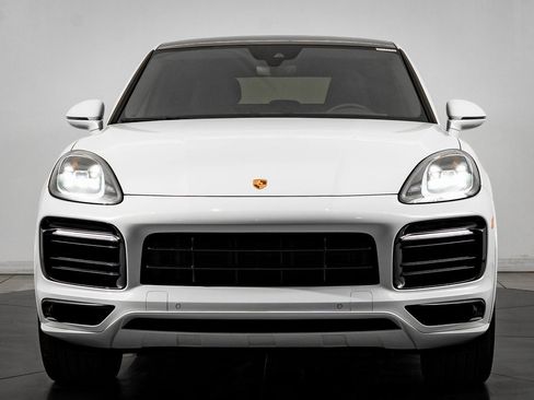 Certified 2023 Porsche Cayenne Platinum Edition image 11