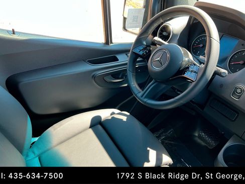 Used 2025 Mercedes-Benz Sprinter 2500 image 11