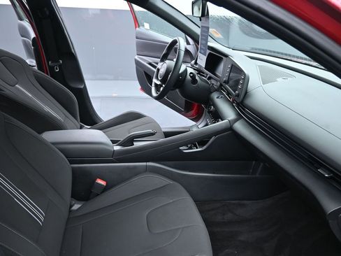 Certified 2025 Hyundai Elantra Sport image 31