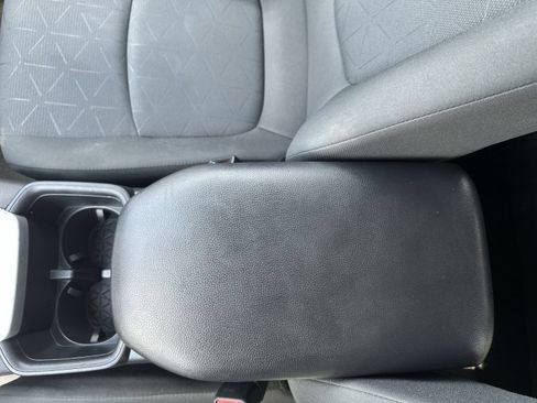 Used 2024 Toyota RAV4 XLE FWD image 21