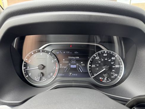 Used 2024 Nissan Titan SV w/ SV Convenience Package image 23