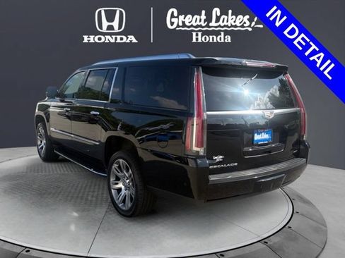 Used 2017 Cadillac Escalade ESV Luxury RWD image 4