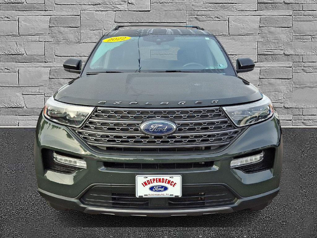 Certified 2022 Ford Explorer XLT w/ Equipment Group 202A AWD/4WD image 3