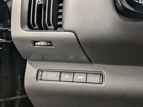 Used 2023 Nissan Pathfinder SL AWD/4WD image 26