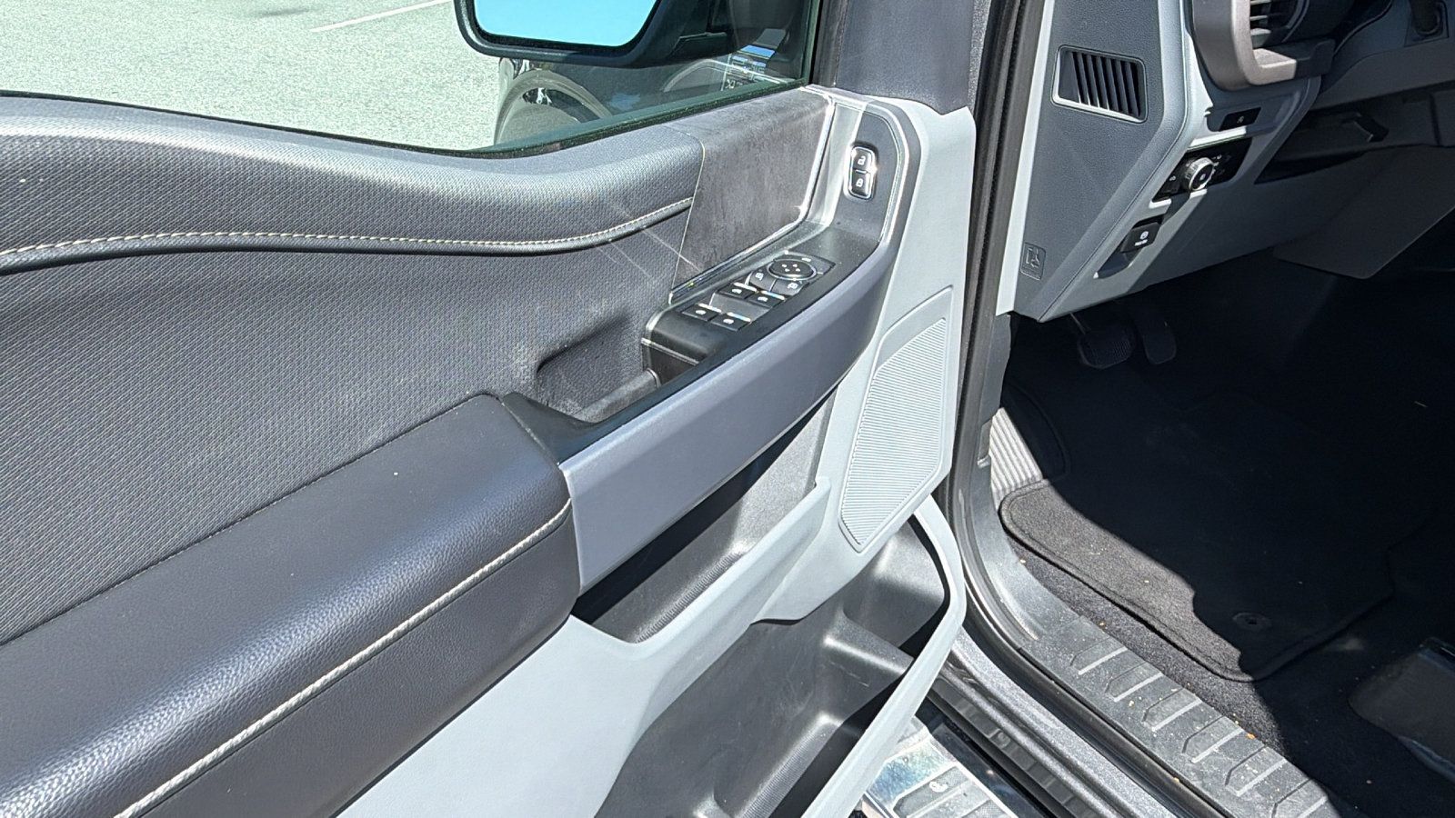Used 2025 Ford F150 XLT w/ Equipment Group 301A Standard AWD/4WD image 15