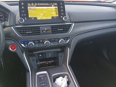 Used 2019 Honda Accord Touring image 11