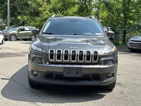 Used 2016 Jeep Cherokee Latitude w/ Cold Weather Group AWD/4WD image 18
