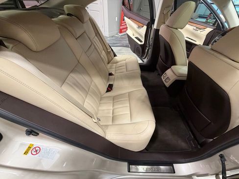 Used 2017 Lexus ES 300h w/ Luxury Package image 47