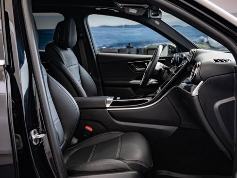 Certified 2025 Mercedes-Benz GLC 300 4MATIC image 25