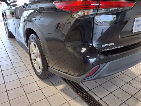 Used 2023 Toyota Highlander L FWD image 20