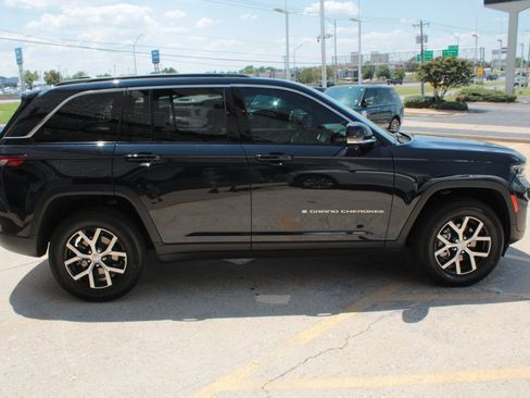 Used 2024 Jeep Grand Cherokee Limited w/ Trailer Tow Package image 6