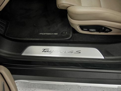 Used 2022 Porsche Taycan 4S AWD/4WD image 30